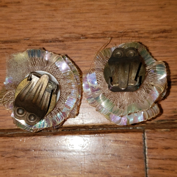 Vintage clip on earrings - Picture 2 of 2